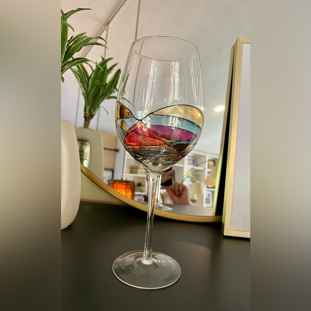 Sagrada Familia Artistic Swirl Wine Glass